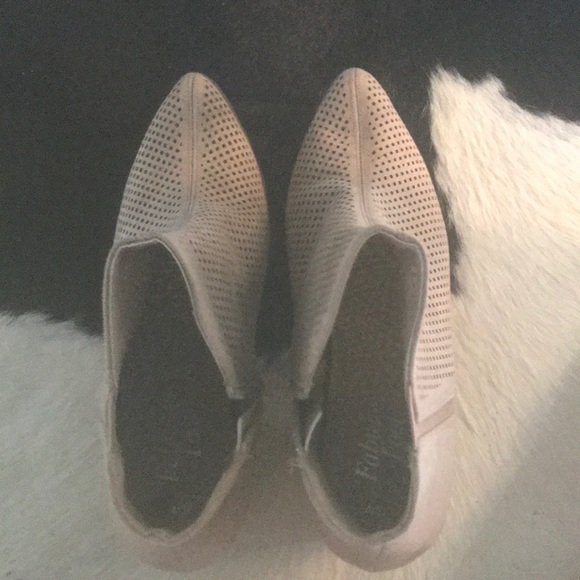 Pink Booties -New - Picture 7 of 7